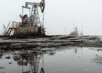 অপরিশোধিত জ্বালানি তেলের দাম বেড়ে দুই বছরের শীর্ষে উঠে এসেছে