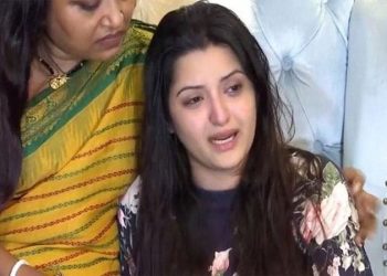 সাভার মডেল থানায় অভিযোগ দায়ের করেছেন চিত্রনায়িকা পরীমনি