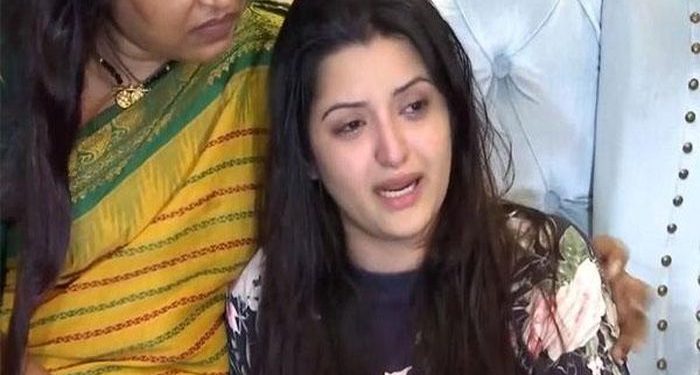 সাভার মডেল থানায় অভিযোগ দায়ের করেছেন চিত্রনায়িকা পরীমনি