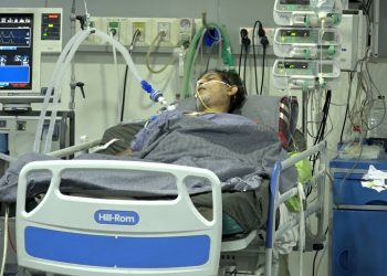 আইসিইউ ও শয্যা সংকটে চট্টগ্রাম