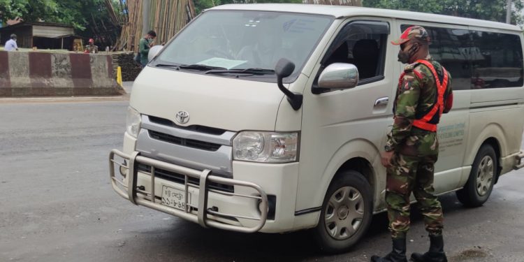 কঠোর বিধিনিষেধে চট্টগ্রামের রাস্তা ফাঁকা