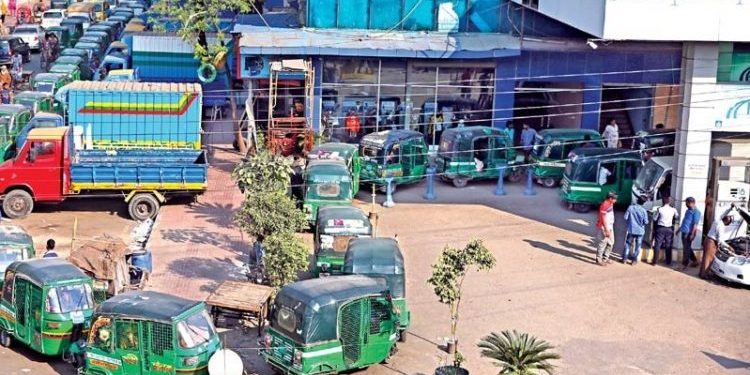 সিএনজি স্টেশন বন্ধ ৬ ঘণ্টা, কার্যকরের বৈঠক মঙ্গলবার