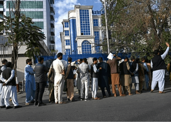 সহায়তা বন্ধ, ব্যাংক বন্ধ, হাতে অর্থ নেই আফগানদের