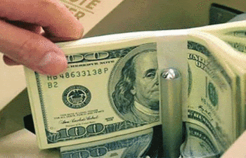 চাপ বাড়ছে ডলারে, সচল হচ্ছে অর্থনীতির চাকা