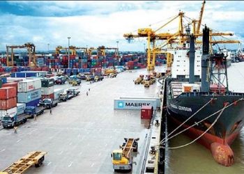 ভাড়া কমছে লাইটার জাহাজের