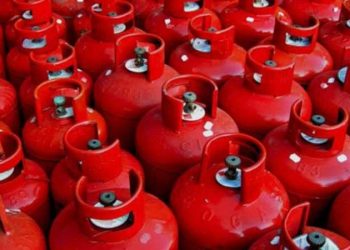 এলপিজি গ্যাসের দাম এবার নাগালের বাহিরে