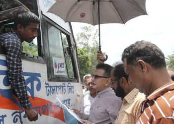 গ্যাস চালিতো গাড়িতে স্টিকার না লাগালে ব্যাবস্থা নিবেন বিআরটিএ