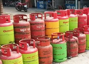 পুনরায় দাম বাড়তে পারে এলপিজির  গ্যাসের