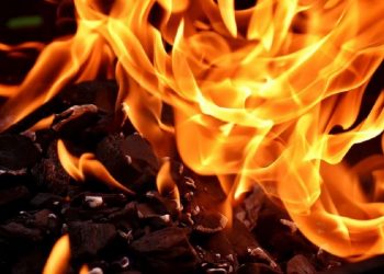 ক্লাসরুমের ভয়াবহ আগুনে ২৫ শিশুর মৃত্যু