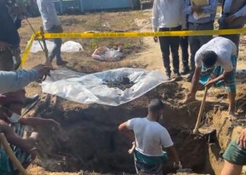 দশ মাসের আগে দাফন করা এক তরুনের মৃত লাশের চাঞ্চলকর দৃশ্য