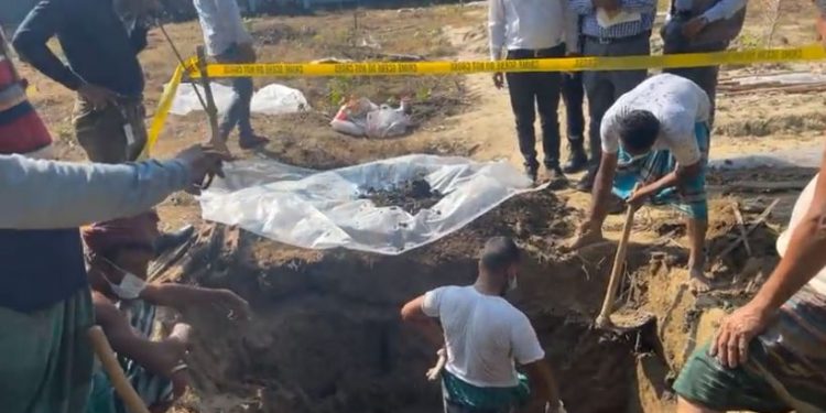 দশ মাসের আগে দাফন করা এক তরুনের মৃত লাশের চাঞ্চলকর দৃশ্য