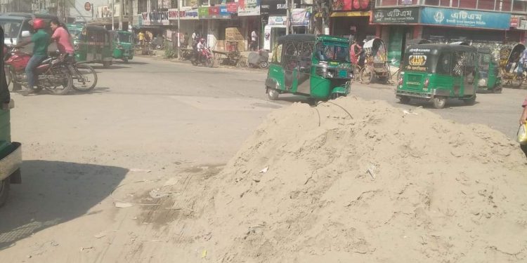 ১৬ কিলোমিটার দীর্ঘ এই এক্সপ্রেসওয়ের কারনে জনজীবন হয়ে উঠেছে ভোগানিতে