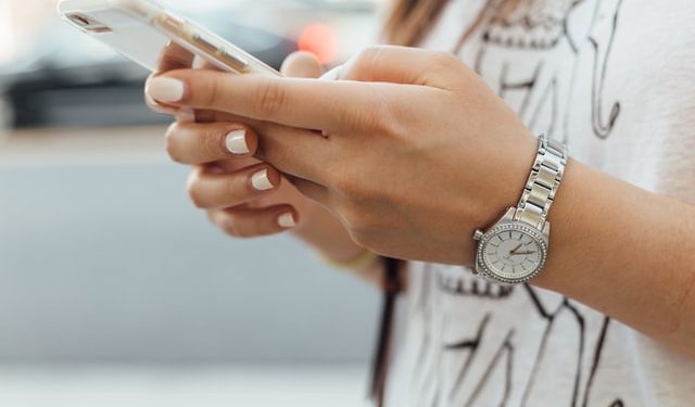 বিধি নিষেধ মানতে হবে বিদেশ থেকে মোবাইল আনার ক্ষেত্রে