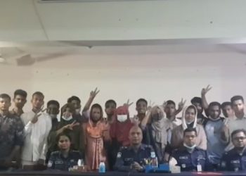 ১০০ টাকায় পুলিশের চাকরি