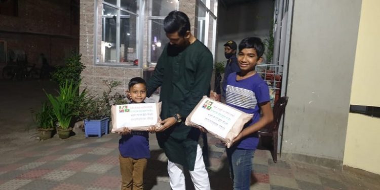 সাংসদ শেখ তন্ময়ের  উদ্যোগে চট্টগ্রামে গরিব-দুঃখীদের মাঝে শীতবস্ত্র বিতরণ