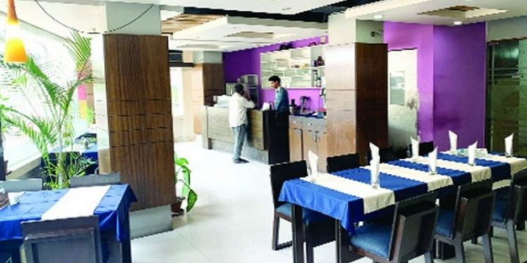 রেস্তোরাঁ মালিকদের হয়রানির অভিযোগ