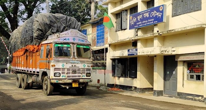 দ্বিগুণ বেড়েছে হিলিতে ভারতীয় পণ্য আমদানি