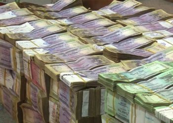 ‘চাহিবামাত্র ইহার বাহককে দিতে বাধ্য থাকিবে’ যে কারণে টাকায় লেখা থাকে।