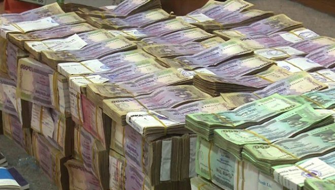 ‘চাহিবামাত্র ইহার বাহককে দিতে বাধ্য থাকিবে’ যে কারণে টাকায় লেখা থাকে।