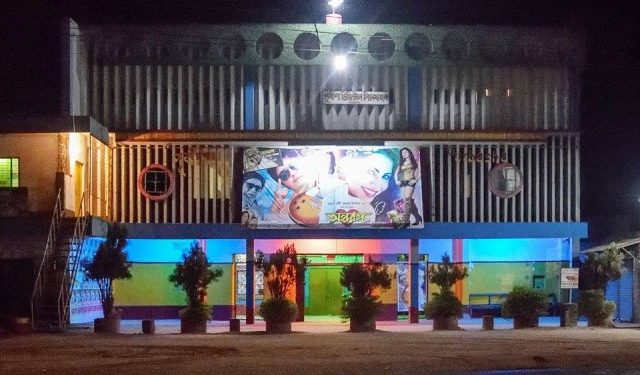 খোলা থাকবে সিনেমা হল অর্ধেক আসন রেখে