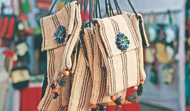 যে পণ্য বাণিজ্য মেলায় নজর কাড়ছে