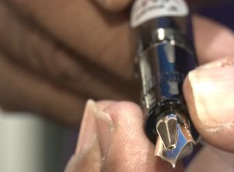 ২৭ হাজার টাকা একটি কলমের দাম ,পাওয়া যাচ্ছে বাণিজ্য মেলায়