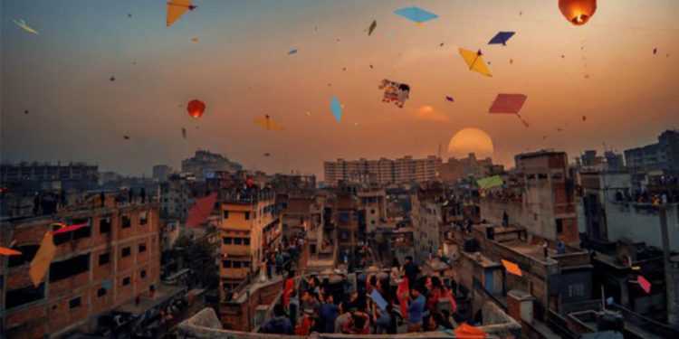 উৎসবমুখর পুরান ঢাকা