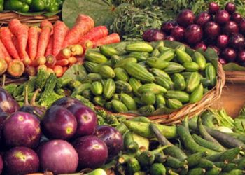 সবজির দামে হিমশিম নিম্ন আয়ের মানুষ