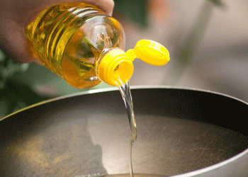 ব্যবসায়ীদের দাবি,সিন্ডিকেটের কারসাজিতে ভোজ্যতেলের বাজারে অস্থিরতা