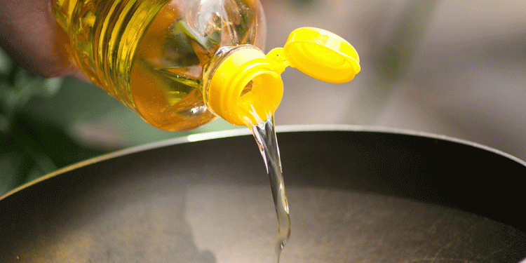 ব্যবসায়ীদের দাবি,সিন্ডিকেটের কারসাজিতে ভোজ্যতেলের বাজারে অস্থিরতা