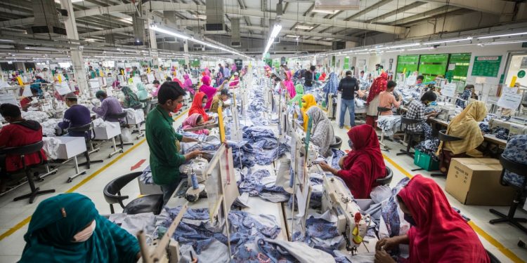 ১৬ দিনেই পণ্য পৌঁছাবে,ইতালি থেকে জাহাজ আসছে চট্টগ্রাম বন্দরে