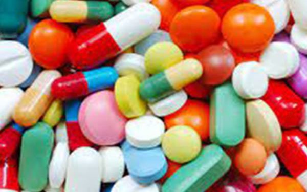 নেই’ সরকারি ওষুধ হাসপাতালে,মিলছে পাশের ফার্মেসিতে