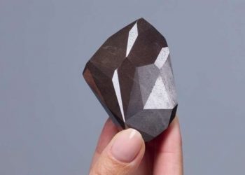 কোটি বছরের পুরনো ‘ব্লাক ডায়মন্ড’