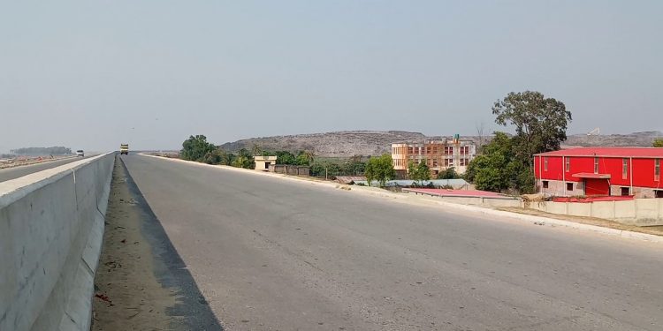 অপরিকল্পনার খেসারত দিচ্ছে স্থানীয়রা স্থানীয়রা