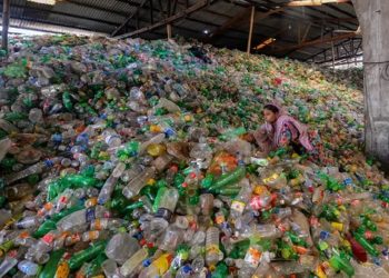 আর্থিক সংকটে প্লাস্টিক বর্জ্য রিসাইক্লিংয়ের কারখানা