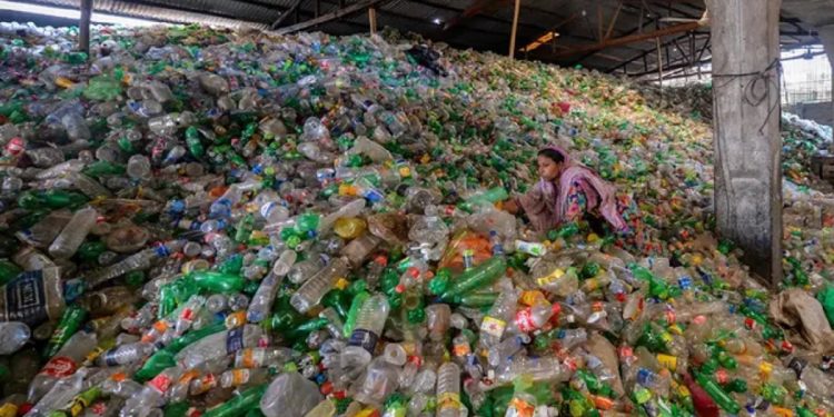 আর্থিক সংকটে প্লাস্টিক বর্জ্য রিসাইক্লিংয়ের কারখানা