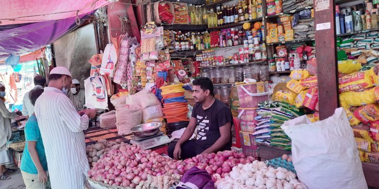 চুরি হচ্ছে ভোজ্যতেল, নাজেহাল ক্রেতা-বিক্রেতারা