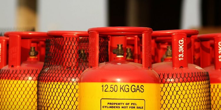 গত আট মাসে খুলনায় এলপিজির দাম বেড়েছে ৫০০ টাকা