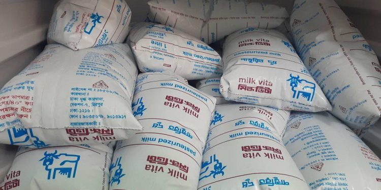 বাজার নিয়ন্ত্রণের চেষ্টার মধ্যেই দুধের দাম বাড়ানোর সুপারিশ