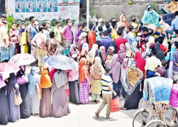 সকাল থেকে লাইনে দাঁড়িয়ে বিকেলে খালি হাতে ফেরা