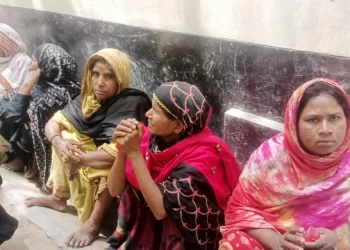 শিবগঞ্জে ভাতাভোগীদের কার্ড মিলছে না টাকা ছাড়া