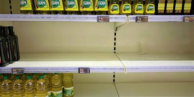 ‘বেড়েছে মাত্রাতিরিক্ত সংকট, বাজার ঘুড়ে মিলছে না তেল’