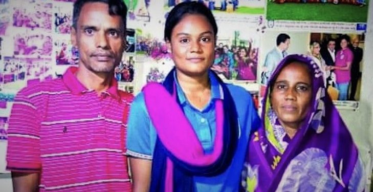 আনন্দের দিনে সাফজয়ী আঁখির বাবাকে শাসিয়ে গেল পুলিশ!