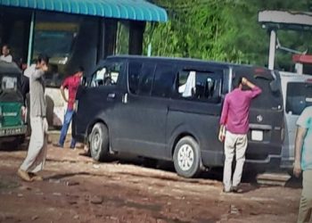 বিএনপির গাড়ীবহরে আ.লীগ নেতাকর্মীদের হামলা, আহত ১০