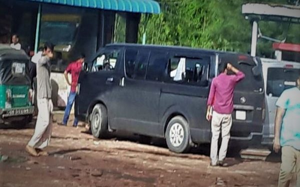 বিএনপির গাড়ীবহরে আ.লীগ নেতাকর্মীদের হামলা, আহত ১০