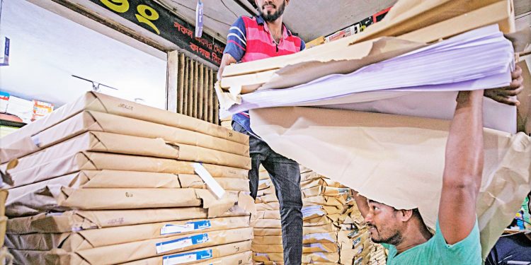 কাগজের দাম দ্বিগুণ, দিন দিন কমছে প্রকাশনা কাজ