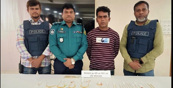 ক্রেতা সেজে দোকানিকে ব্যস্ত রেখে ১৯ ভরি স্বর্ণ চুরি
