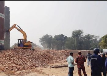 ইটভাটা উচ্ছেদ অভিযানে শ্রমিকদের হামলায় আহত ৬