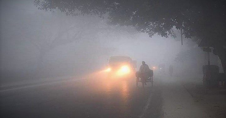 মধ্যরাতে ঘন কুয়াশার আভাস