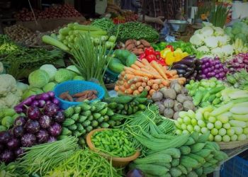 শীতের সবজিতে বাজার ভরপুর থাকায়, কমেছে সবজির দাম